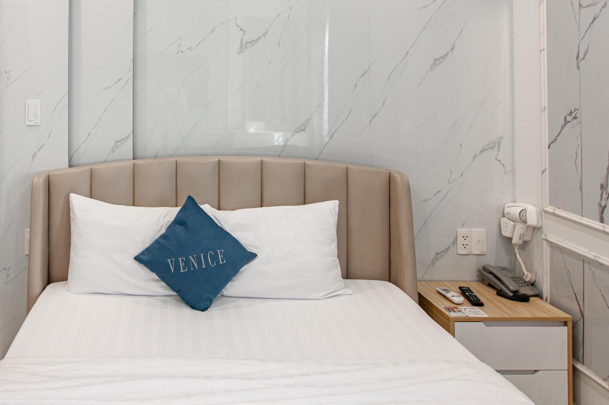 Venice 1 Hotel Хошимин Екстериор снимка